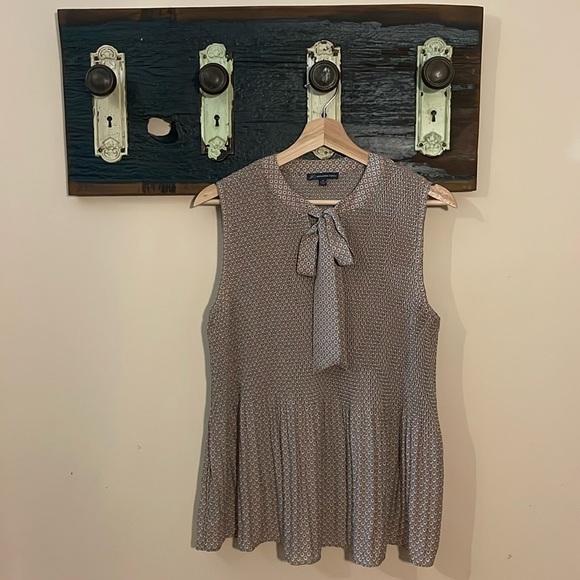 Adrianna Papell Sleeveless Peplum Blouse with Tie Front Size Medium - Picture 4 of 16